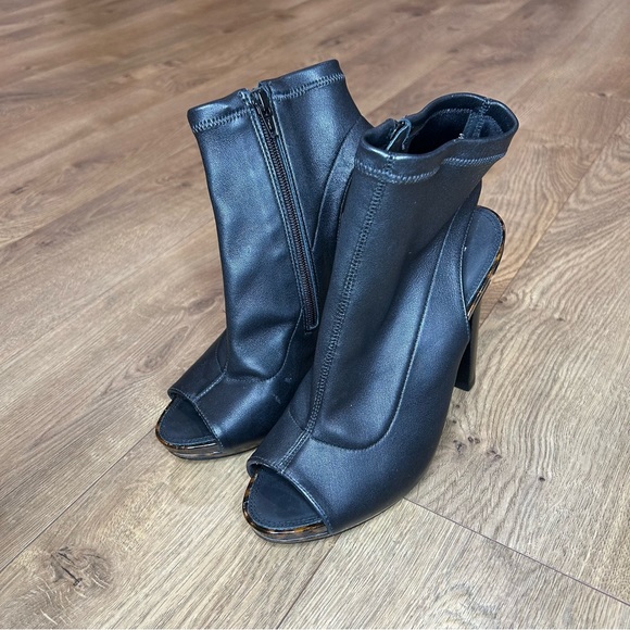 Diane von Furstenberg black leather, tortoise leather bootie heel - Size 8 - Picture 3 of 10